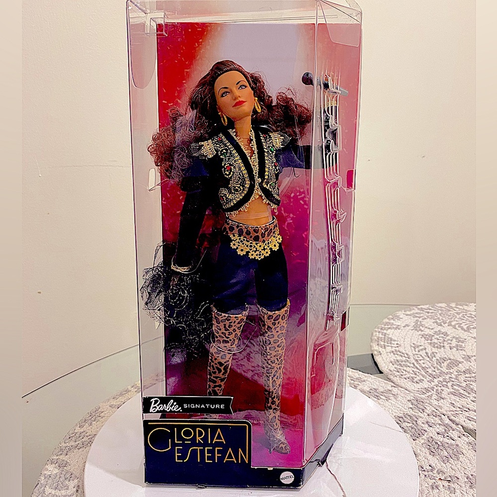 Barbie Signature - Gloria Estefan Doll